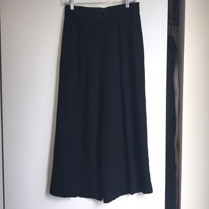 NWOT Banana Republic black wide crop pants.